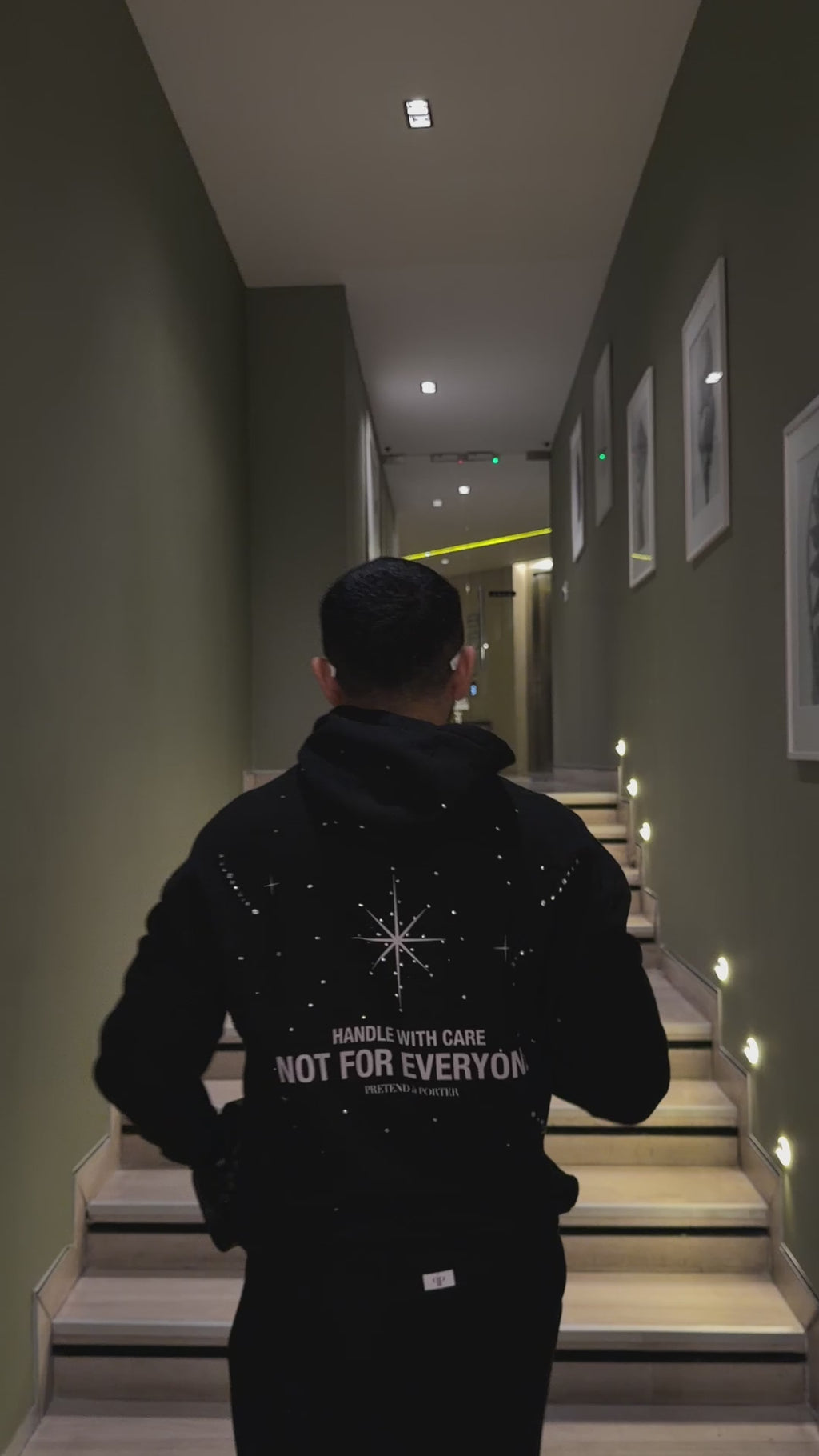 SHOWPIECE HOODIE™